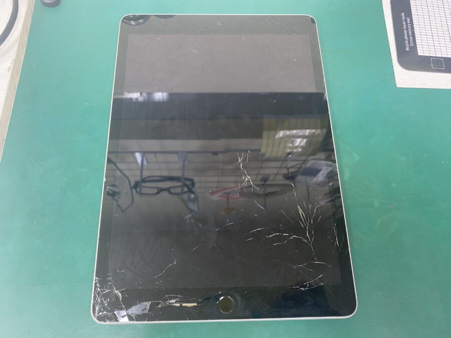江東区西大島、亀戸近くのスマホ修理店！iPad 第9世代(アイパッド)ガラス割れ。そんな時は【スマホ修理工房西大島店】へ