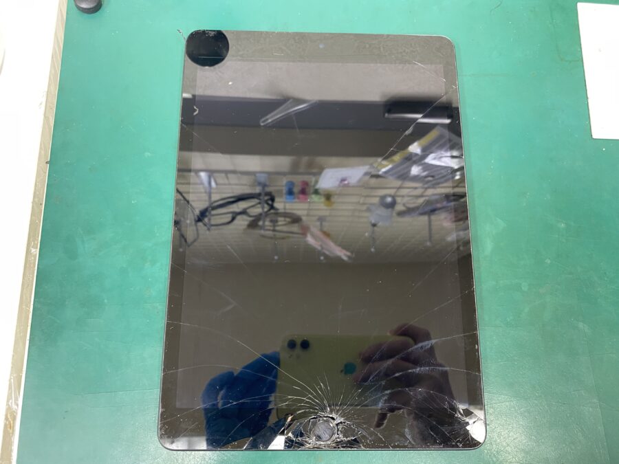 江東区西大島、亀戸近くのスマホ修理店！iPad 第9世代(アイパッド)画面のガラスが割れた。