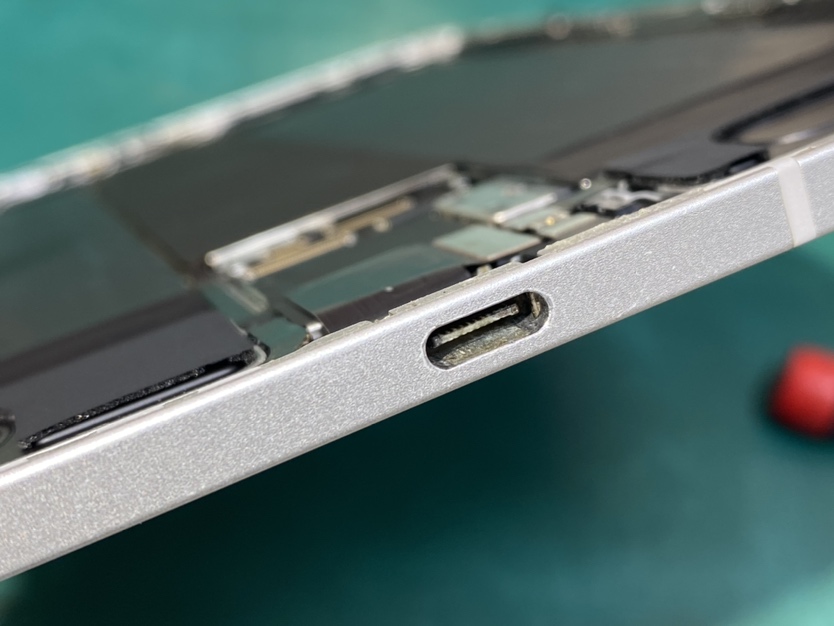 iPadPro11 第一世代（アイパッドプロ）の充電できない症状でお持ち込みいただきました。