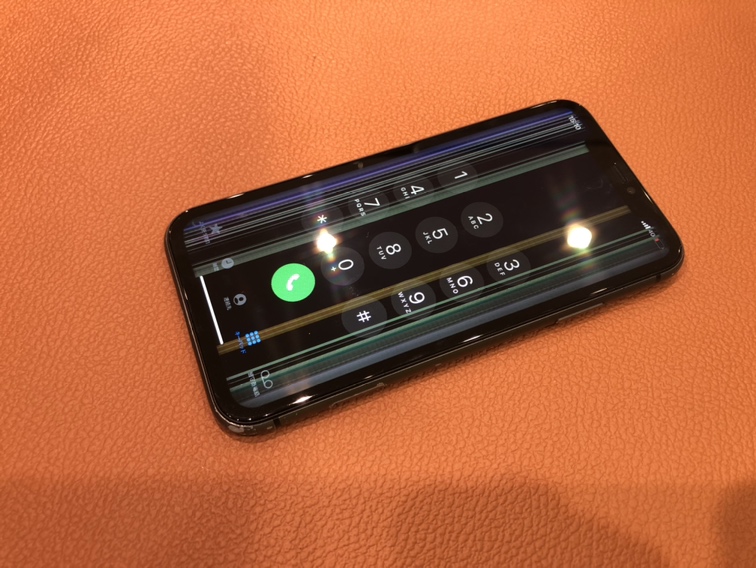 画面に縦線が映るようになったiPhone11(アイフォンイレブン)をお持ち込み頂きました