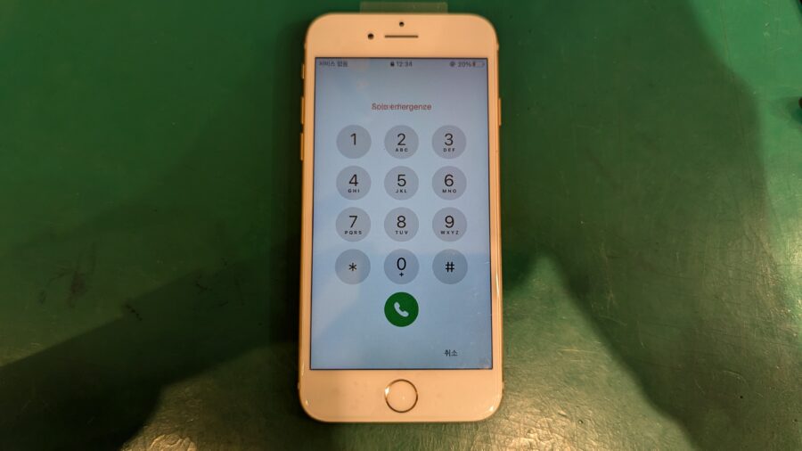 iPhone8（アイフォン）の画面交換修理作業を承りました！最短即日修理なら【スマホ修理工房新宿PePe店】へ！