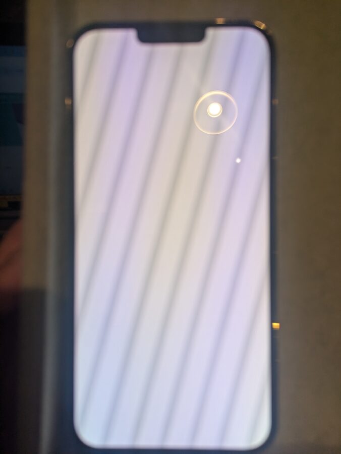 iPhone13Pro（アイフォン13プロ）の画面が映らない！？その症状スマホ修理工房なら直ります！