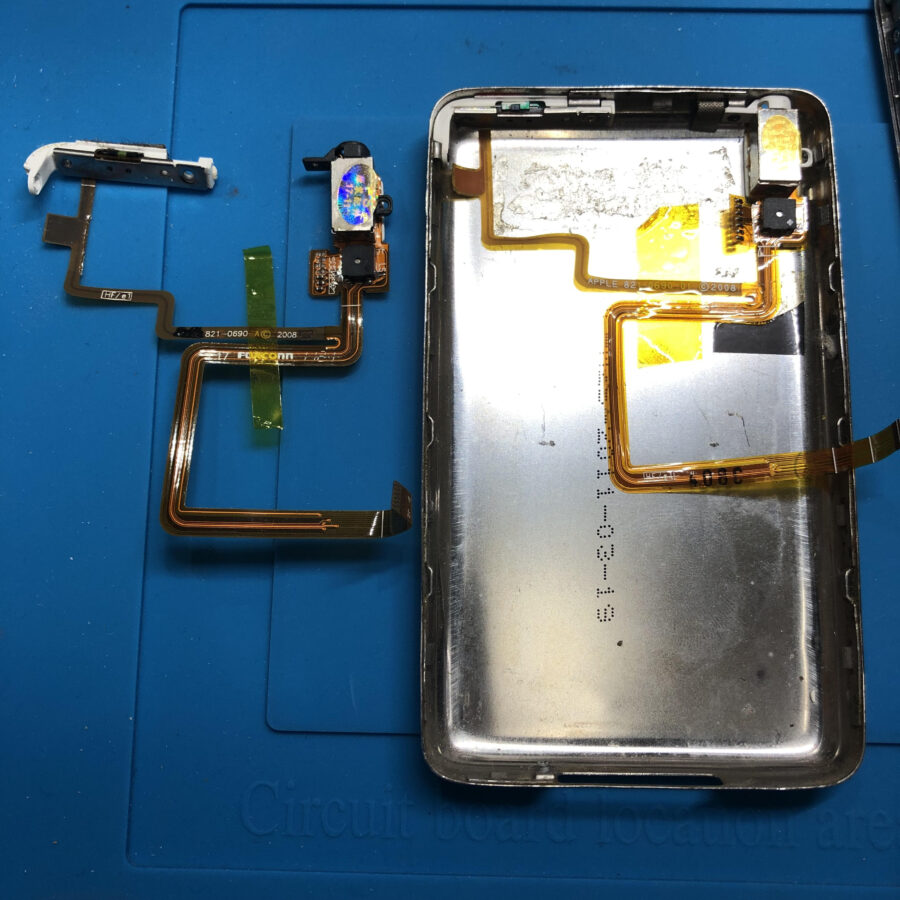 iPod classicの修理は、最短即日・データそのままで修理の「スマホ修理工房　池袋P'パルコ本店」へ！