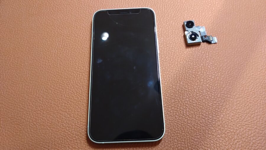 カメラに黒点が映り込んでしまうiPhone12(アイフォン12)の修理を行いました【スマホ修理工房仙台PARCO2店】