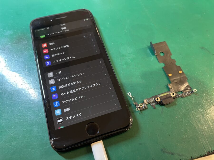 相手に自分の声が届かない...iPhone8(アイフォン)のマイク修理も！　【スマホ修理工房新宿PePe店】