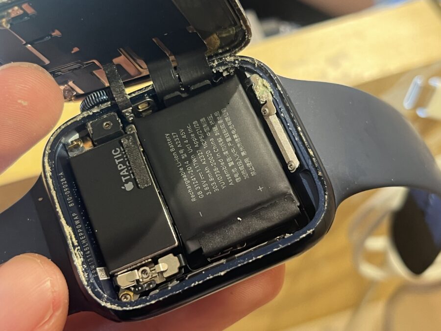 AppleWatchシリーズ6（アップルウォッチ）の電源ボタン不良、原因は？【スマホ修理工房 新宿PePe店】