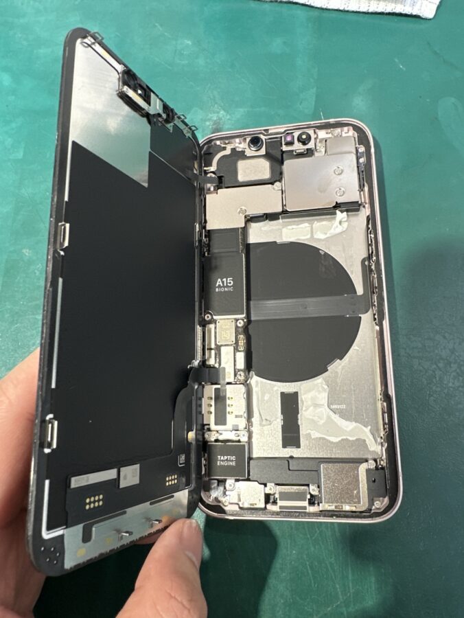 iPhone13（アイフォン）バッテリーの減りが早い？！交換しましょう。【スマホ修理工房 ココリア多摩センター店】