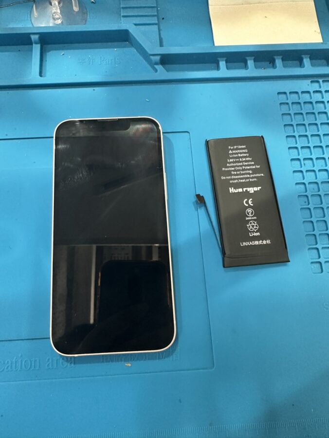 Phone13Miniのバッテリー交換は、即日修理対応の「スマホ修理工房　池袋P'パルコ本店」へ！