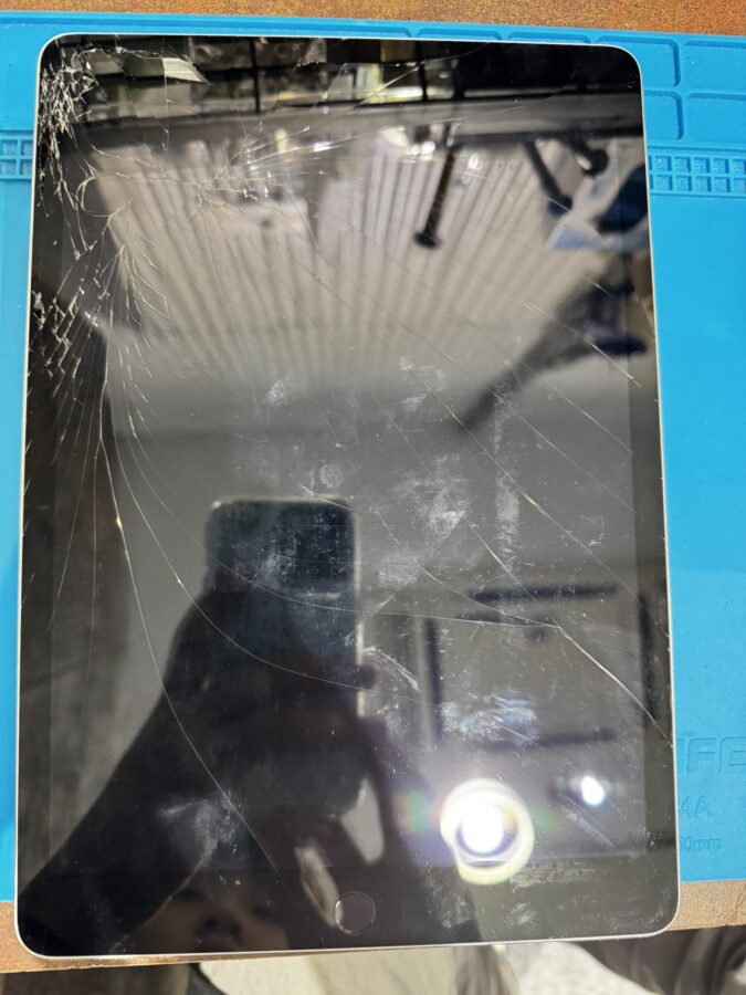 iPad第9世代（アイパッド第九世代）の画面割れ修理ならデータそのまま、即日修理の「スマホ修理工房渋谷店」