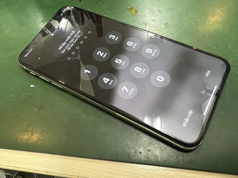 iPhone XSMaxの液晶とバッテリー交換のご依頼をいただきました！アイフォンでお困りの際は【スマホ修理工房葛西店】へ