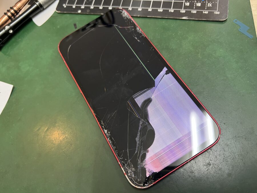 iPhone 12の液晶交換のご依頼をいただきました！アイフォンでお困りの際は【スマホ修理工房葛西店】へお任せください！