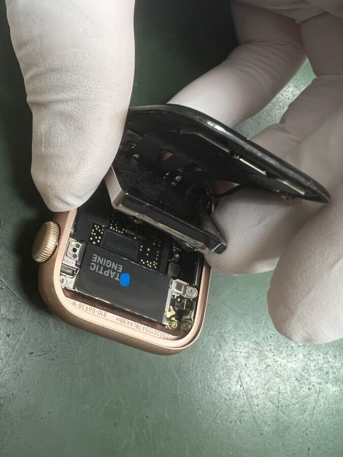 Apple Watch SEのバッテリー交換と画面剥離修理のご依頼をいただきました！