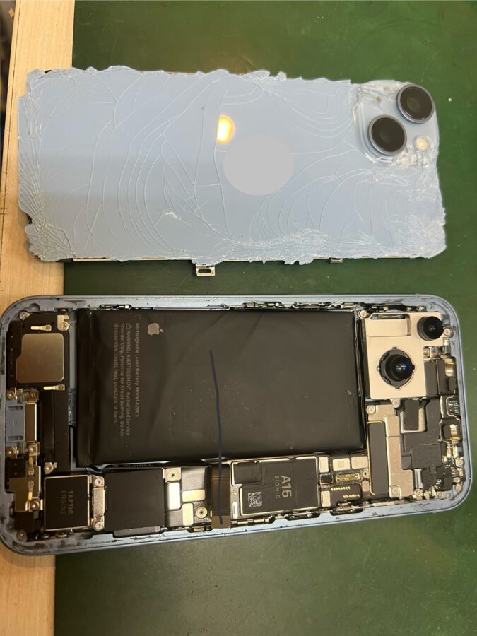iPhone 14のバックパネル交換のご依頼をいただきました！アイフォンでお困りの際は【スマホ修理工房葛西店】へ