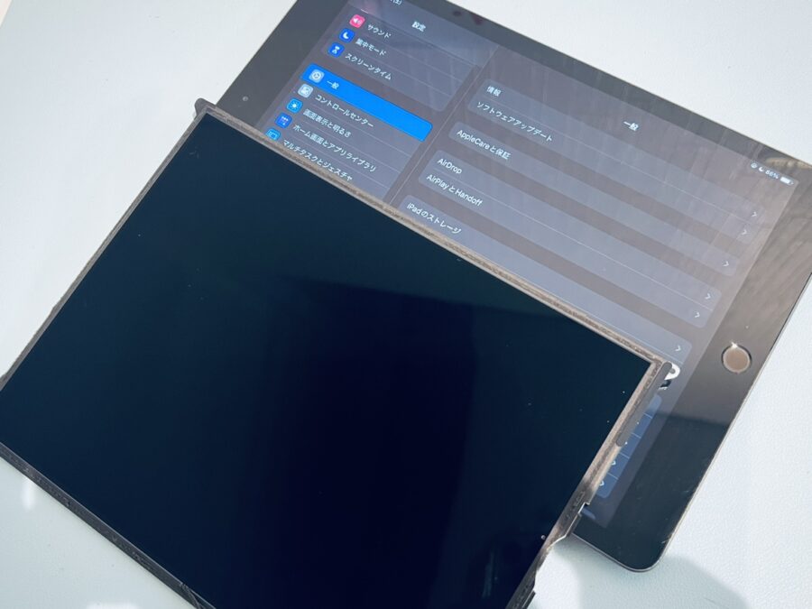 落として画面が真っ暗になってしまった！iPad第8世代(アイパッド)の液晶交換修理を行いました！
