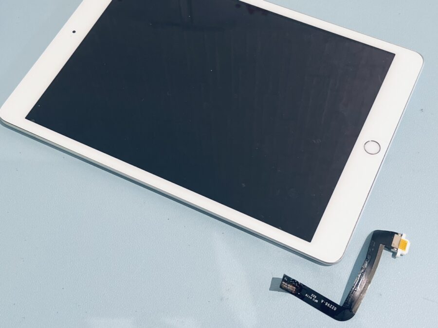 充電ができない！iPad第7世代(アイパッド7)の充電コネクタ交換修理ならスマホ修理工房水戸オーパ店にぜひお任せください！
