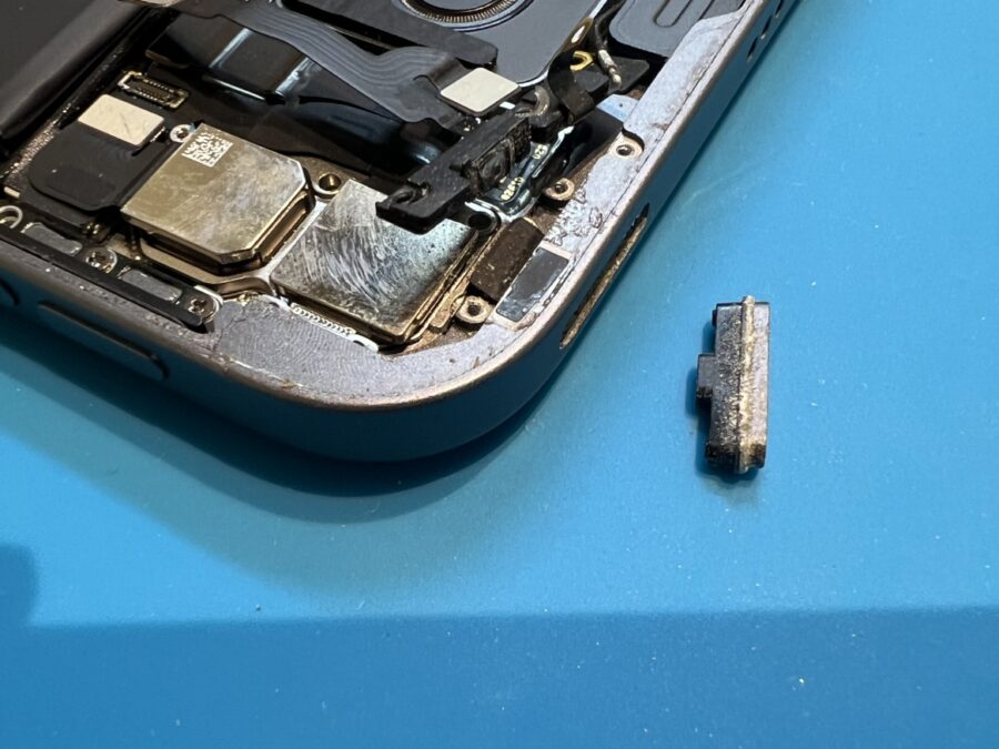 iPad Pro11第二世代(アイパッドプロ)の電源ボタン陥没修理を行いました！