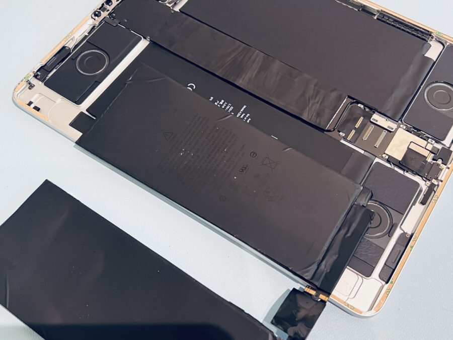 iPad Pro12.9第4世代(アイパッドプロ12.9)のバッテリー交換修理を行いました！