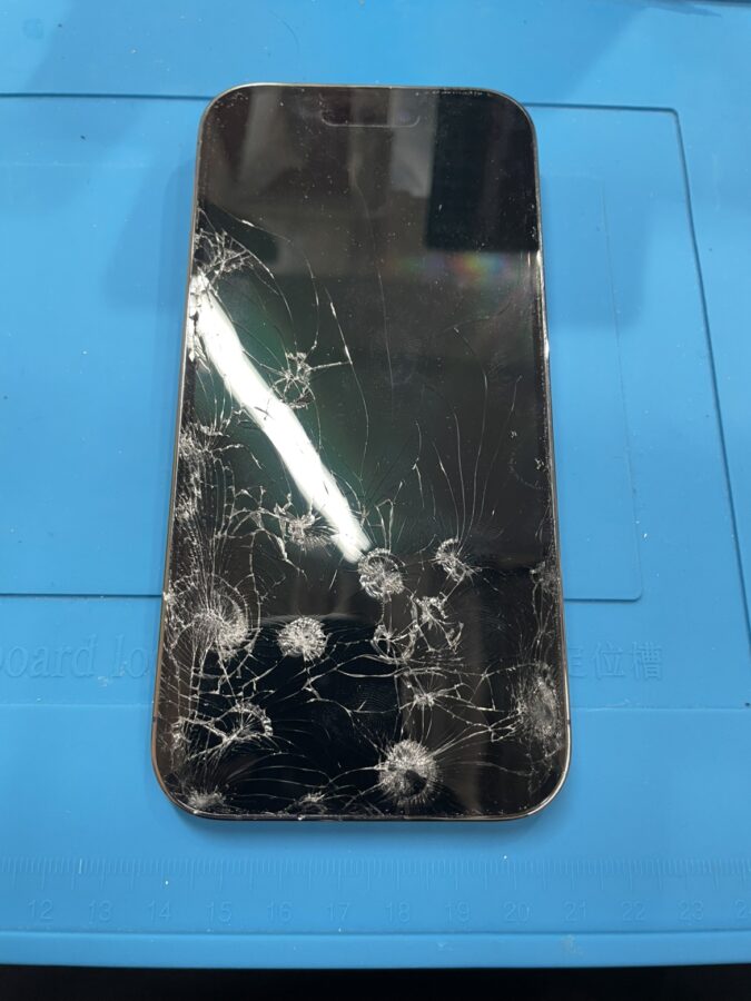 車に轢かれたiPhone14Proでも修理可能です！【スマホ修理工房池袋P'パルコ店】