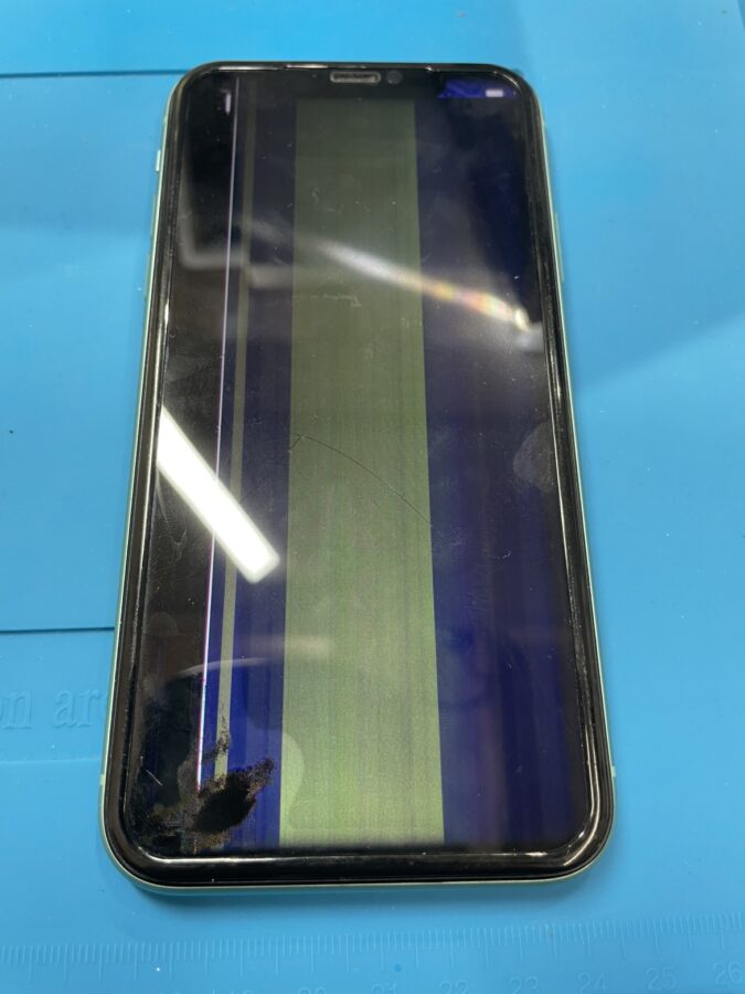 iPhone11の画面交換（ガラス割れ・液晶破損）は、最短即日・データそのままで修理の「スマホ修理工房