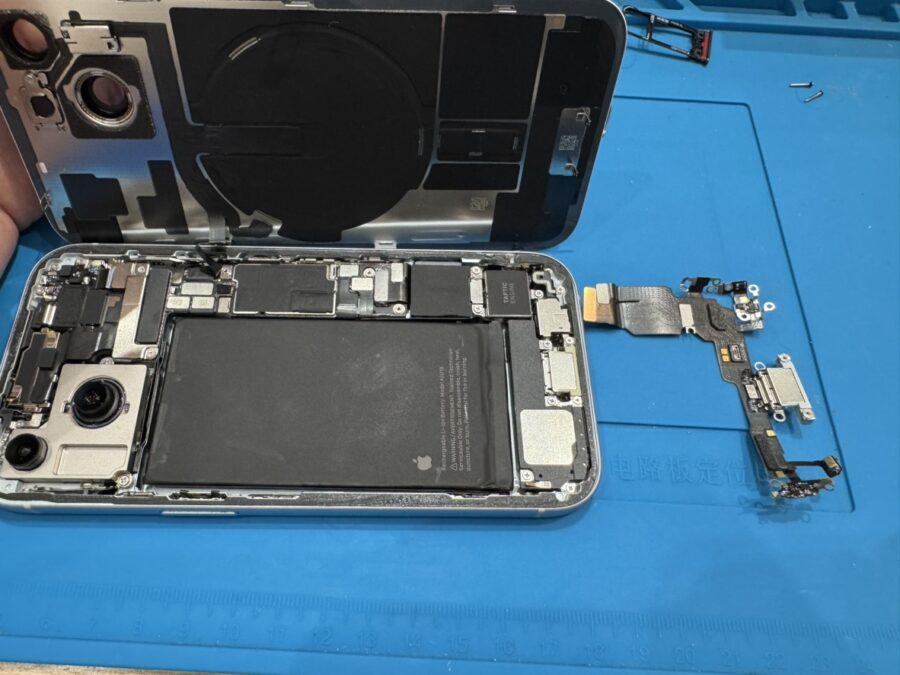 充電できなくても安心！！iPhone15の充電コネクター交換修理は【 スマホ修理工房池袋P'パルコ店】にお任せください！