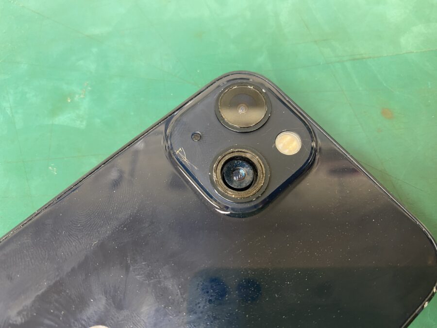 江東区西大島、亀戸近くのスマホ修理店！iPhone13(アイフォン)カメラレンズ割れ。