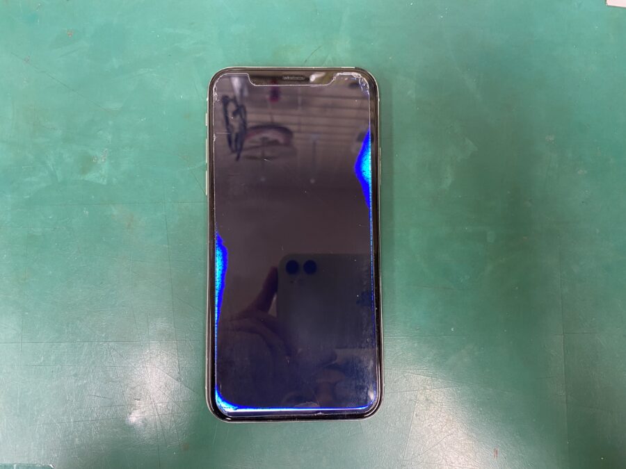 江東区西大島、亀戸近くのスマホ修理店！iPhoneX(アイフォン)画面交換。液晶が壊れて全く映らない。
