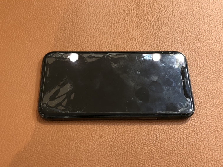 画面が割れて液晶が映らないiPhone11Proフロントパネルの交換修理を行いました【スマホ修理工房仙台パルコ2店】