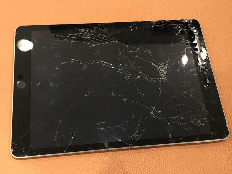 画面が割れてしまったiPad第9世代(アイパッド)の画面交換修理を行いました【スマホ修理工房仙台PARCO2店】