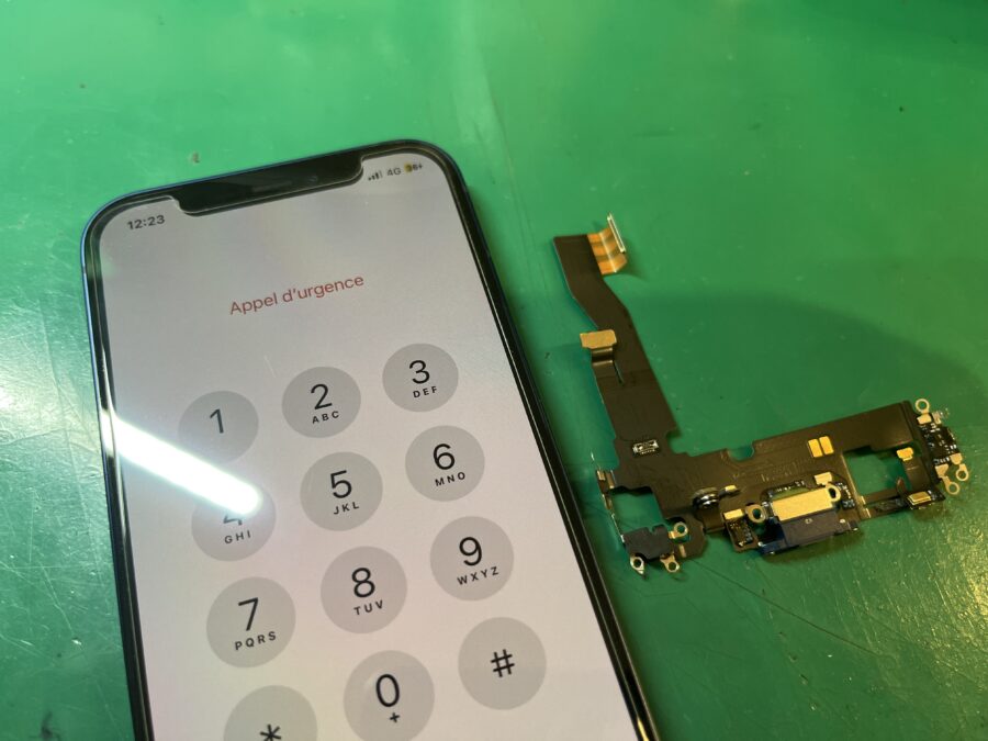 iPhone12（アイフォン）の充電コネクタ交換は￥11000！最短60分でお返しの【スマホ修理工房新宿PePe店】でどう