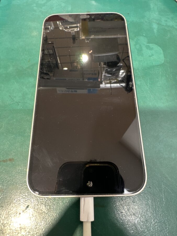 iPhone12(アイフォン)　バッテリーが膨張した？！　即日修理するなら当店へお越しくださいませ！！