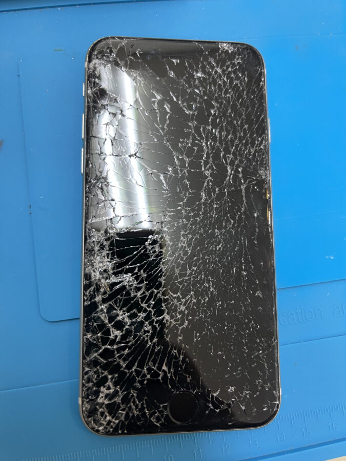 iPhone 11の画面交換のご依頼をいただきました！アイフォンでお困りの際は【スマホ修理工房葛西店】へお任せください！