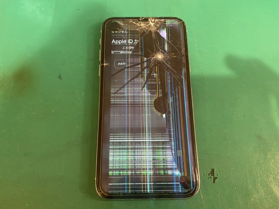 この状態でも画面交換だけで修理完了！画面が完全に壊れたiPhoneX（アイフォン）の修理は約30分で！✨【スマホ修理工房新