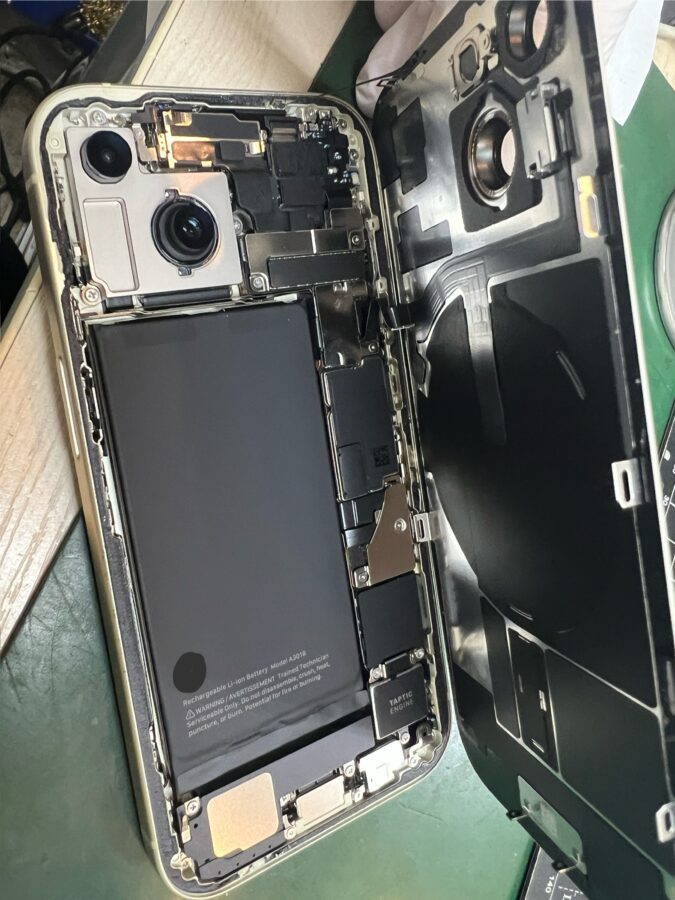 iPhone 15を水に落としてしまい起動しなくなったとのことでご相談いただきました！