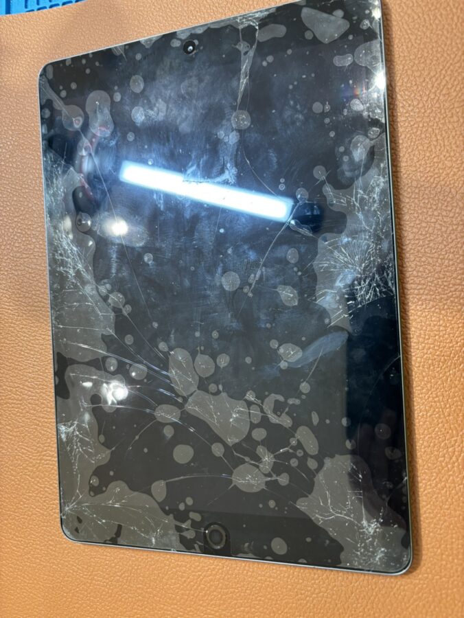 画面が割れてしまったiPad6(アイパッド)の画面交換修理を行いました【スマホ修理工房仙台PARCO2店】