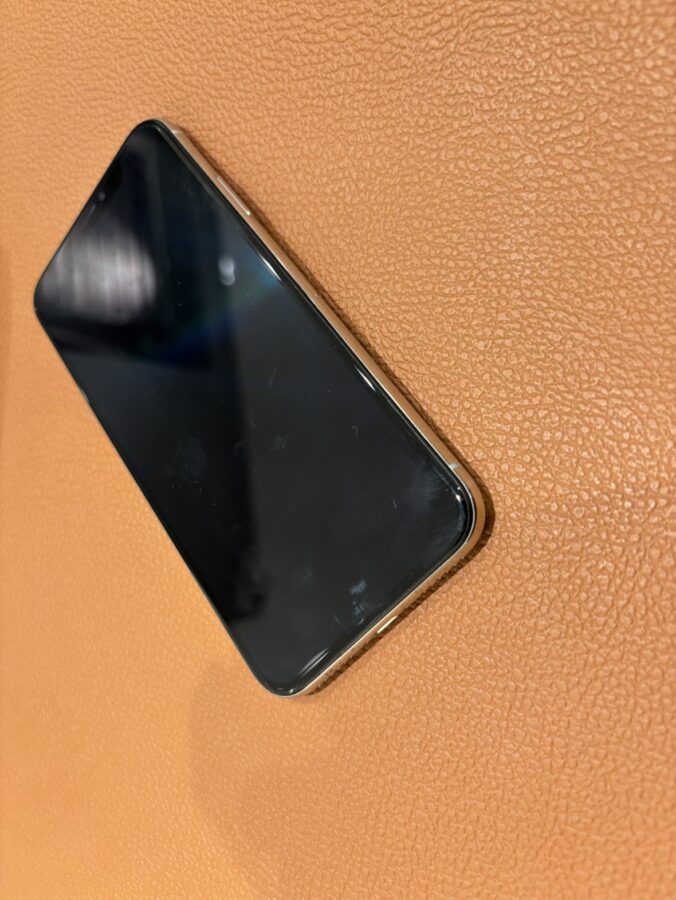 液晶がつかなくなってしまったiPhoneXR(アイフォン)の画面修理を行いました【スマホ修理工房仙台PARCO2店】