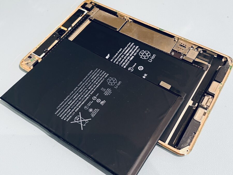 バッテリーが膨張してきてしまった！iPad mini4(アイパッド)のバッテリー交換修理を行いました！
