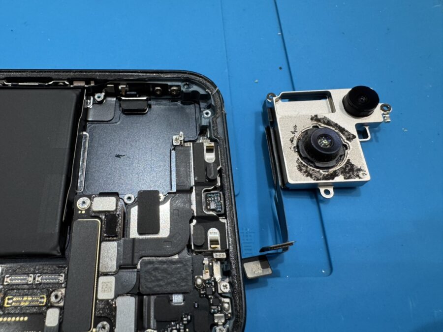 iPhone14のアウトカメラ交換とレンズ交換は、即日修理対応の【スマホ修理工房 池袋P'パルコ本店】へ！