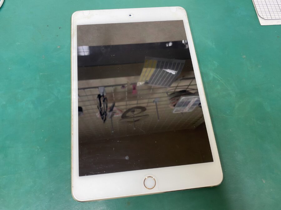 江東区西大島、亀戸近くのスマホ修理店！iPad mini4  (アイパッド)バッテリーの持ちが悪い。