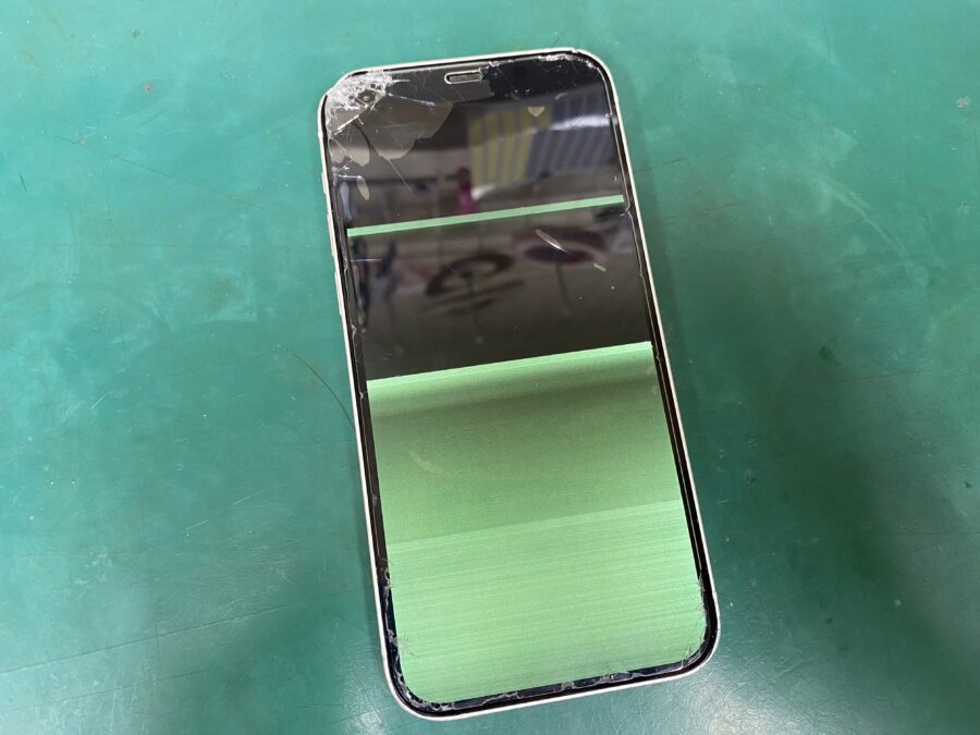 江東区西大島、亀戸近くのスマホ修理店！iPhone12 (アイフォン)画面が壊れた。そんな時は【スマホ修理工房西大島店】へ