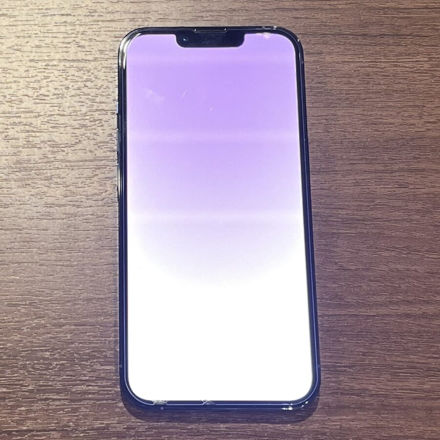 iPhone13Proのパネルが割れた？液晶の映りがおかしい？画面の修理ならデータそのまま、即日修理のスマホ修理工房で！