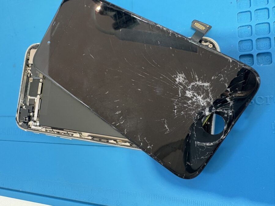 iPhoneSE3(アイフォン) 画面が割れてしまった!!即日修理できます!!