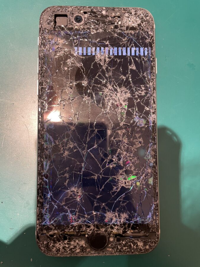 古いiPhoneも直せます！渋谷でiPhoneSE【第一世代】を修理するなら安くて早い「スマホ修理工房 渋谷店」へ✨