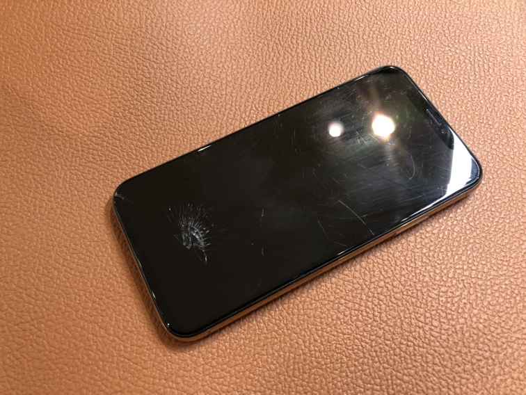 画面が割れてしまったiPhoneXS(アイフォンテンエス)の画面交換修理を行いました【スマホ修理工房仙台PARCO2店】
