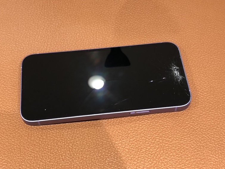 画面が割れてしまったiPhone12(アイフォン)の修理を行いました【スマホ修理工房仙台PARCO2店】