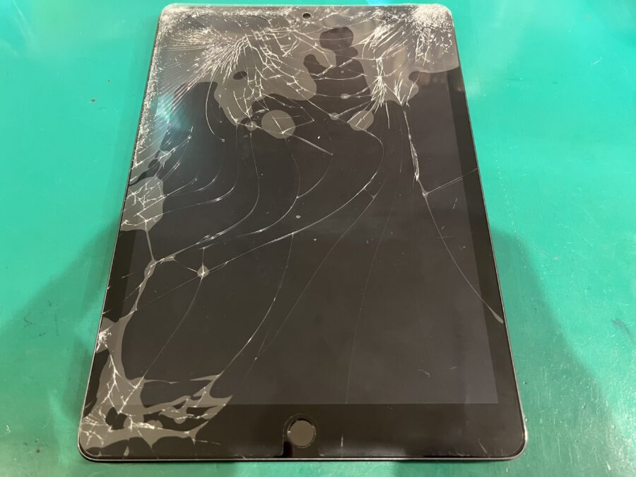 ガラス割れのiPad7(アイパッド) 修理は、【スマホ修理工房　新宿PePe店】で即日修理がおススメです☆
