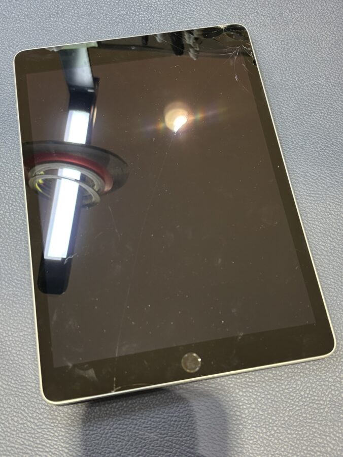 角から落としてしまったiPad9(アイパッドナイン)の修理を行いました【スマホ修理工房仙台PARCO2店】