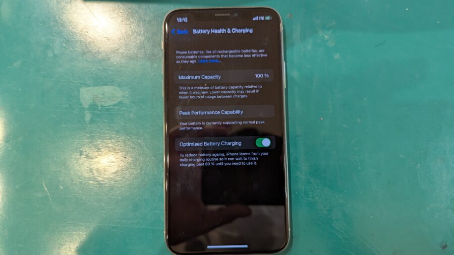最大容量がサービス表記になったiPhone X(アイフォン)を大容量バッテリーでアップグレード！【スマホ修理新宿PeP