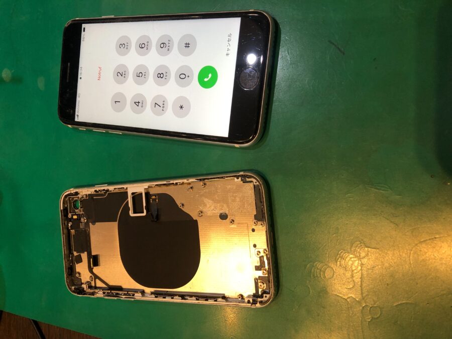 iPhone SE 第二世代（アイフォン）のバックパネル交換【スマホ修理工房ミーツ国分寺店】