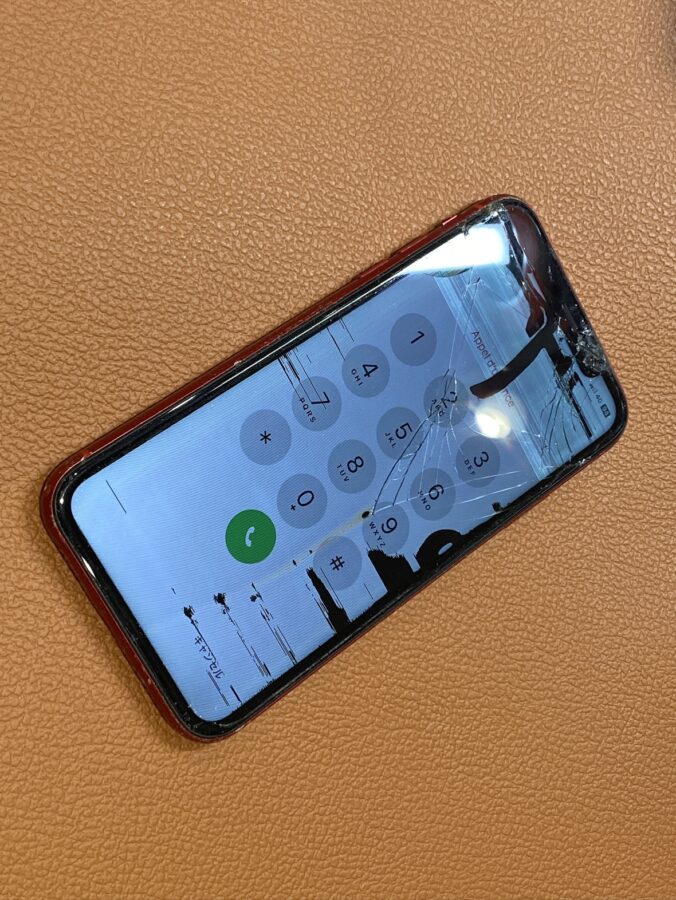 画面が割れ、液晶に黒いシミがあるiPhone11(アイフォン)修理を行いました【スマホ修理工房仙台PARCO2店】