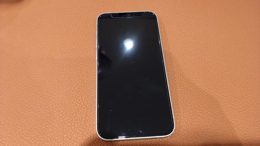 満タンに充電してもすぐバッテリーがなくなってしまうiPhone12mini(アイフォントゥエルブミニ)の修理を行いました